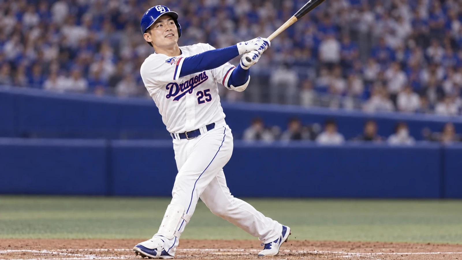 白いユニフォームの野球選手がバットを振り抜く場面